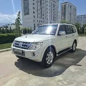 Mitsubishi Pajero 2013
