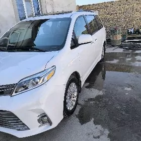 Toyota Sienna 2019