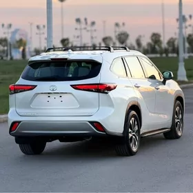 Toyota Highlander 2021