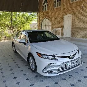 Toyota Camry 2021