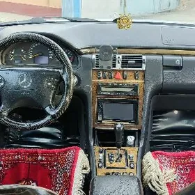 Mercedes-Benz E320 2000