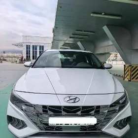 Hyundai Elantra 2022