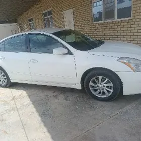 Nissan Altima 2011