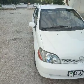 Toyota Echo 2000