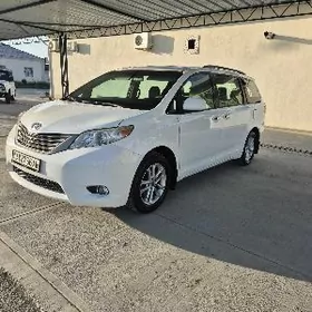 Toyota Sienna 2013