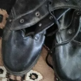 Ботинки черные