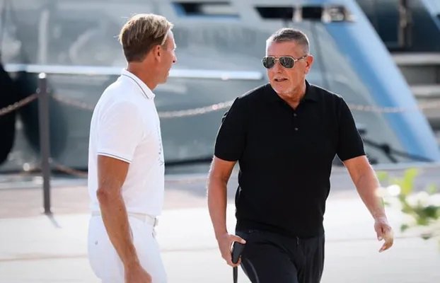 Dolce Gabbanasyz galdy: Stefano Gabbana Dolce & Gabbana-nyň başlygy bolmakdan el çekdi