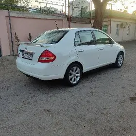 Nissan Tiida 2008