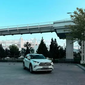 Toyota Highlander 2021