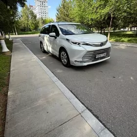 Toyota Sienna 2024