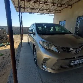 Toyota Sienna 2016
