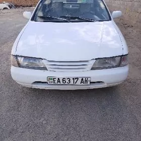 Nissan Sunny 1999