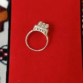 Gyzyl yüzük brilyant