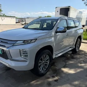 Mitsubishi Pajero 2020