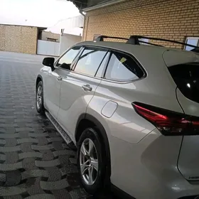 Toyota Highlander 2021