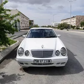 Mercedes-Benz E320 2001
