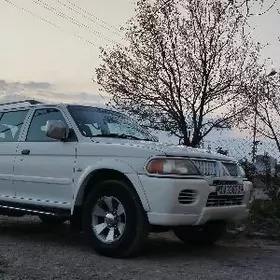 Mitsubishi Pajero 2010
