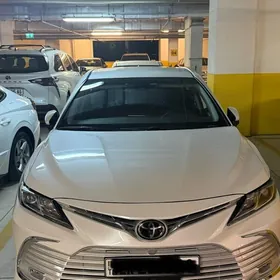 Toyota Camry 2021