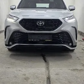 Toyota Highlander 2021