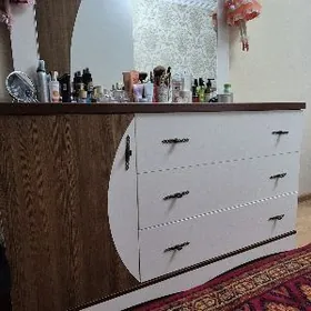 трюмо с зеркалом