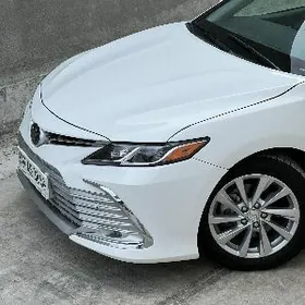 Toyota Camry 2023