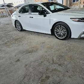 Toyota Camry 2021