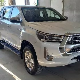 Toyota Hilux 2024