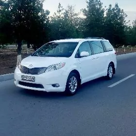 Toyota Sienna 2013