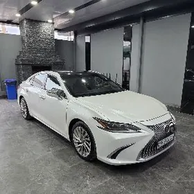 Lexus ES 2019