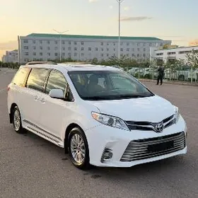 Toyota Sienna 2018