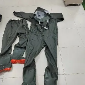 Комбинезоны / костюмы резиновы