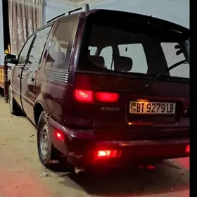 Mitsubishi Chariot 1993