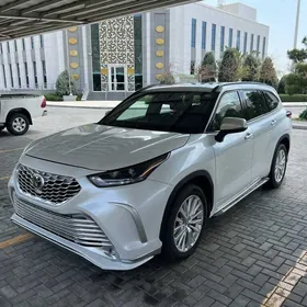 Toyota Highlander 2021