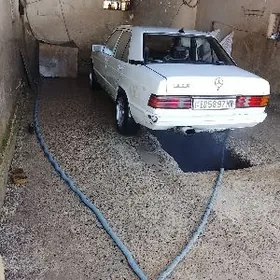 Mercedes-Benz 190E 1985