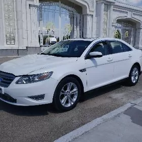 Ford Taurus 2012