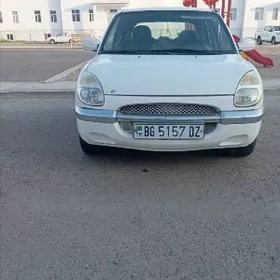 Daihatsu Sirion 2004