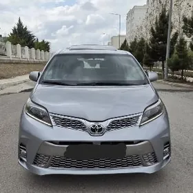 Toyota Sienna 2015
