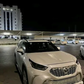 Toyota Highlander 2021