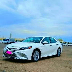 Toyota Camry 2021