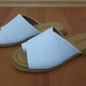 Шлепки кожанные новые(taze)