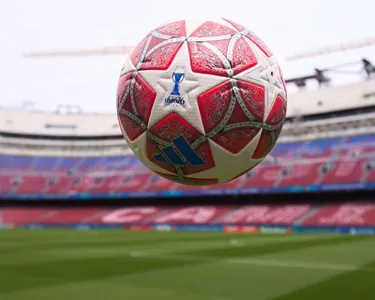 UEFA hemaýatkärlerden 1 milliard ýewrodan gowrak peýda almagy meýilleşdirýär