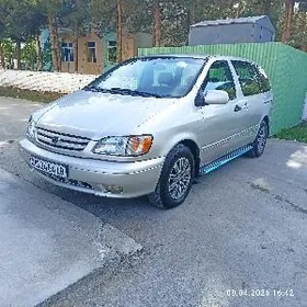 Toyota Sienna 2003
