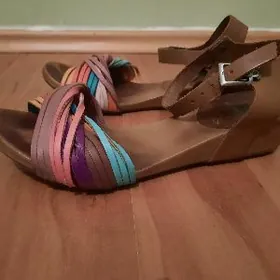 Босоножки кожанные