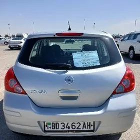 Nissan Versa 2011