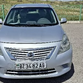 Nissan Versa 2012