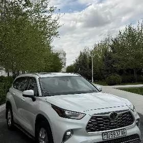 Toyota Highlander 2022