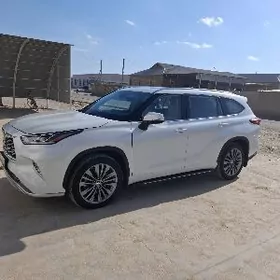 Toyota Highlander 2021