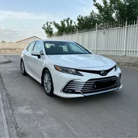 Toyota Camry 2021