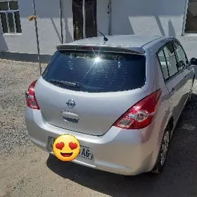 Nissan Tiida 2011