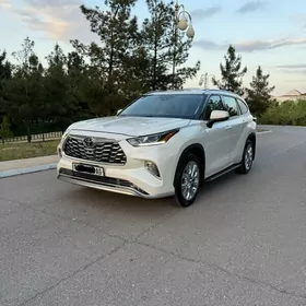 Toyota Highlander 2021